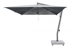 capri zweefparasol 350x350 batyline zwart vrijstaand 247x165 - Borek | Zweefparasol Capri 350 x 350 cm Grafiet| Batyline Zwart