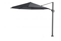 platinum zweefparasol challenger t1 350 antraciet vrijstaand 247x165 - Platinum | Zweefparasol Challenger T¹ Ø350 cm | Antraciet